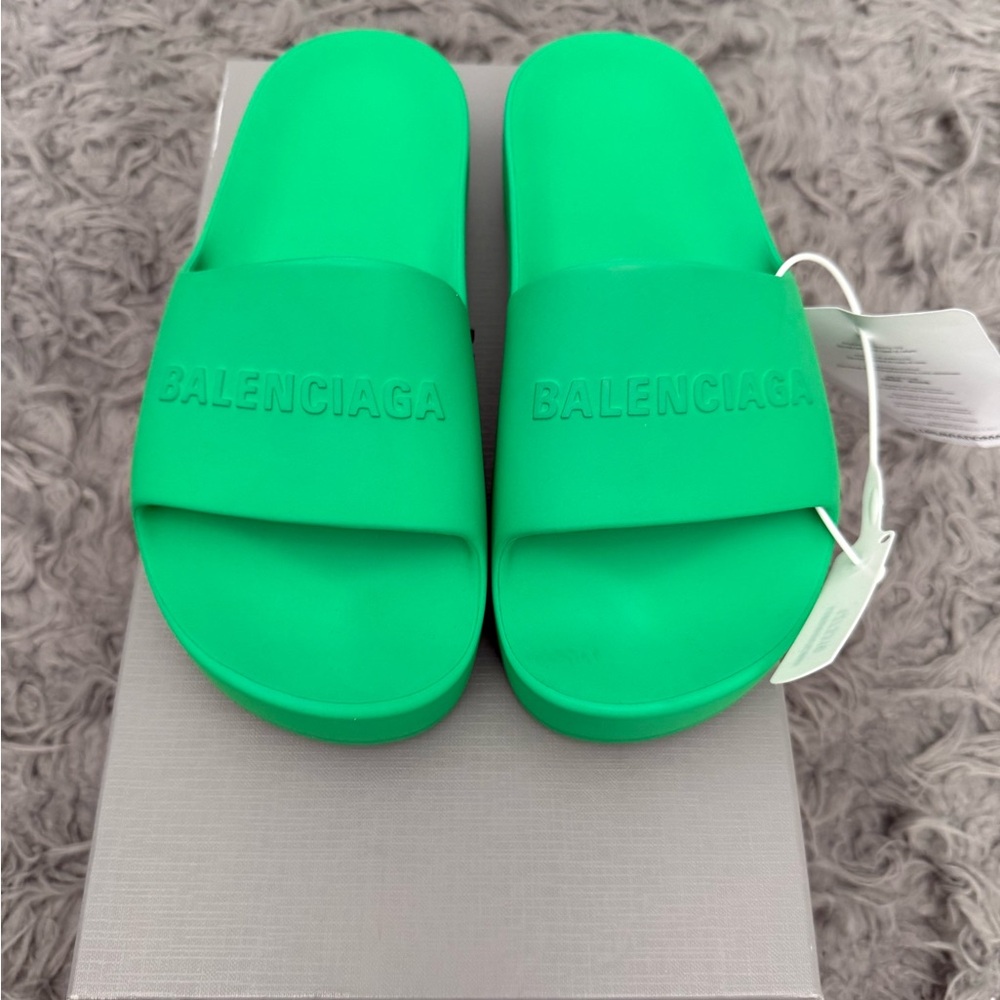 BALENCIAGA
Rubber Chunky Platform Slide Sandals